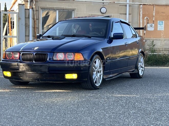 BMW 320-1