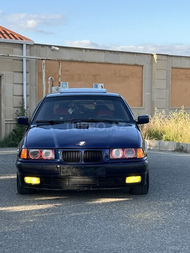BMW 320-2