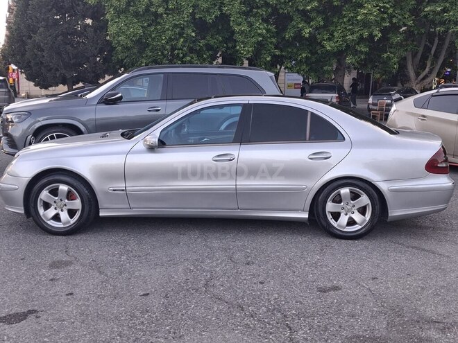 Mercedes E 270-4