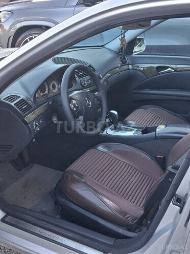 Mercedes E 270-8