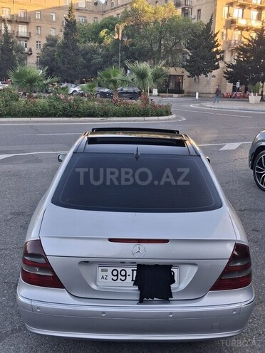 Mercedes E 270-6