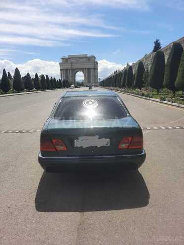 Mercedes E 290-3