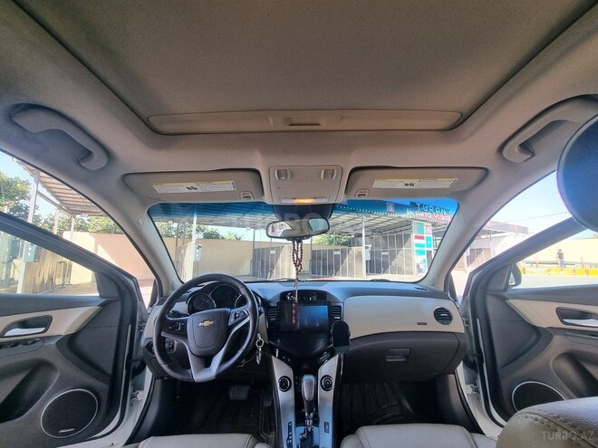 Chevrolet Cruze-12