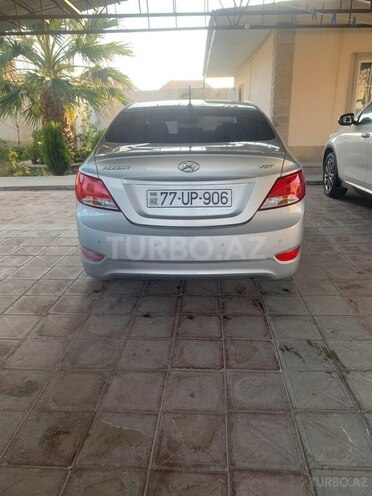 Hyundai Accent-4