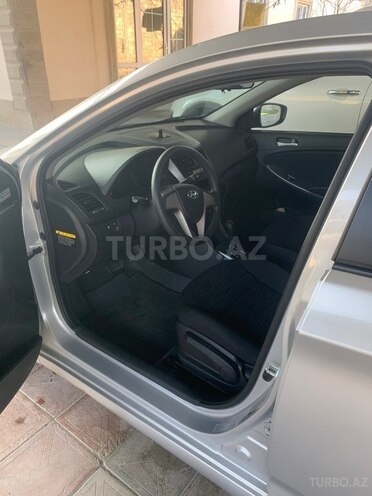 Hyundai Accent-7