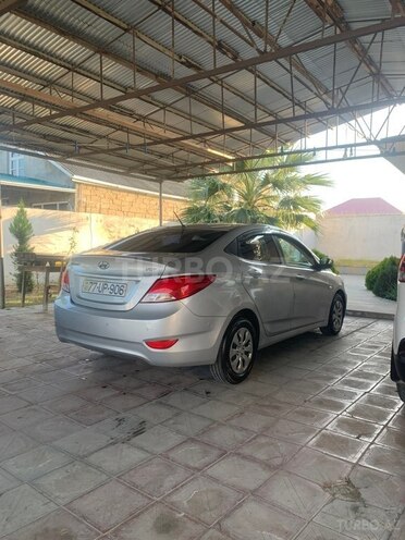 Hyundai Accent-3