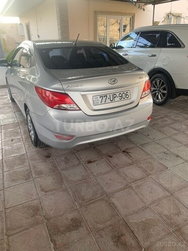 Hyundai Accent-12