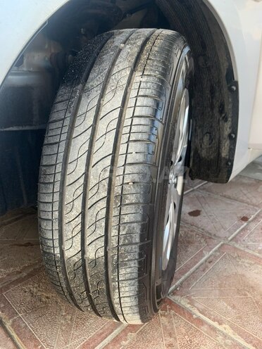 Hyundai Accent-11