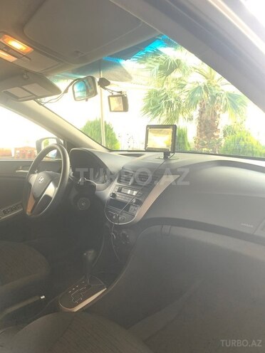 Hyundai Accent-9