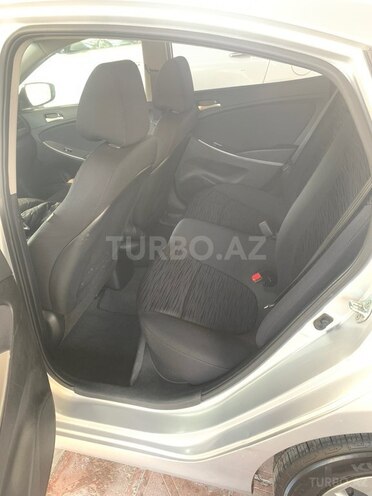Hyundai Accent-13