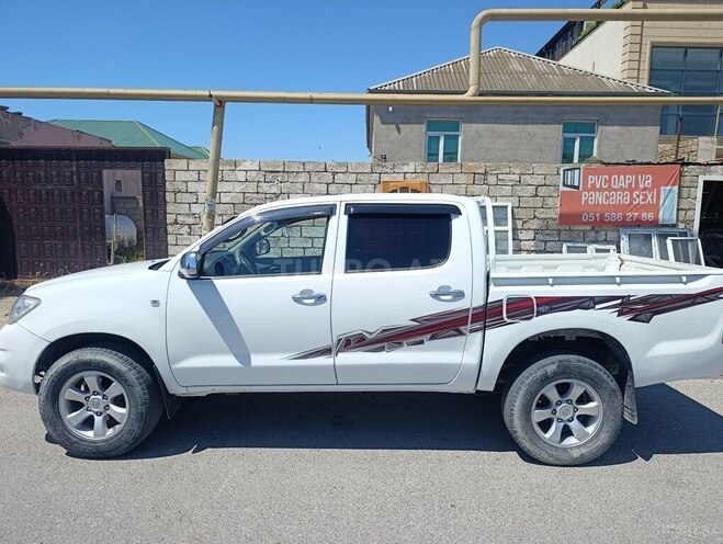 Toyota Hilux-3