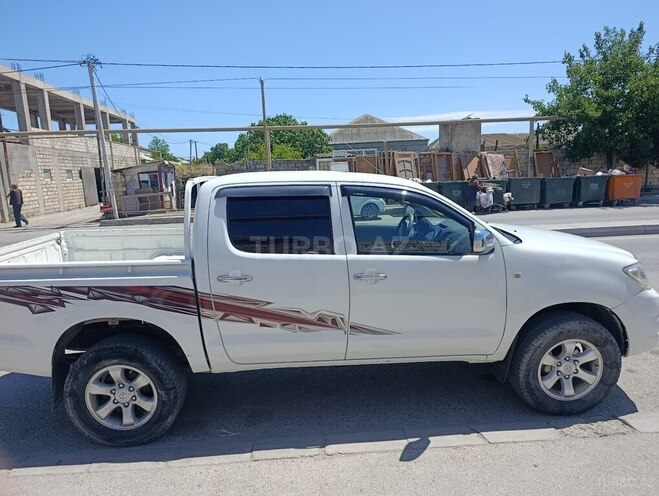 Toyota Hilux-4