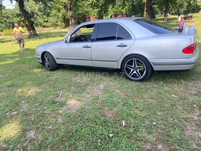 Mercedes E 200-2
