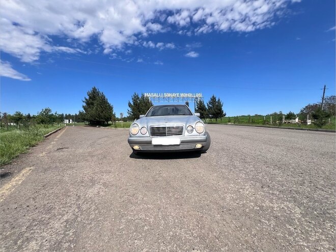 Mercedes E 200-3