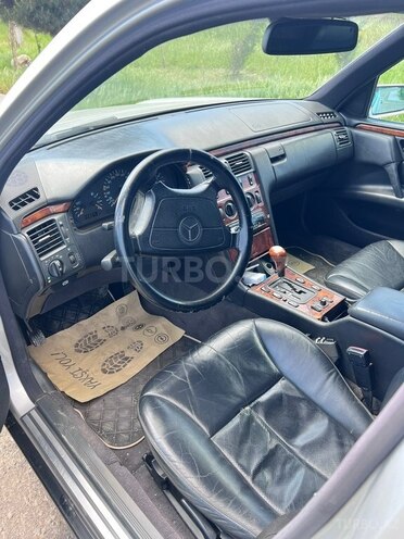 Mercedes E 200-6