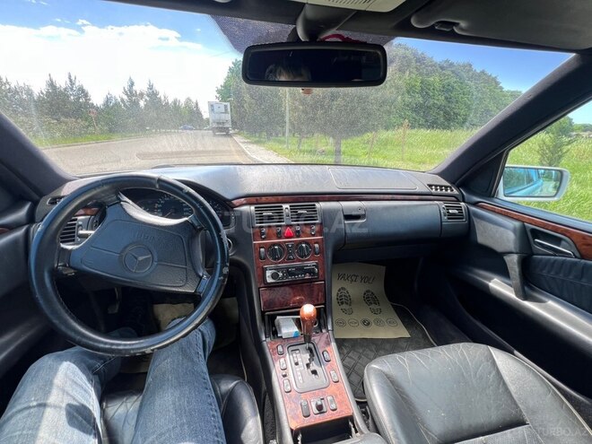Mercedes E 200-5