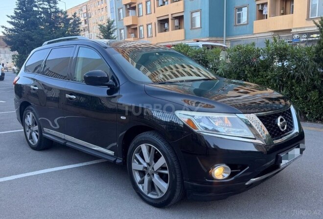 Nissan Pathfinder-2