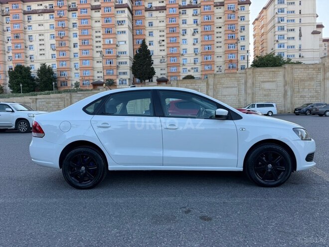 Volkswagen Polo-6