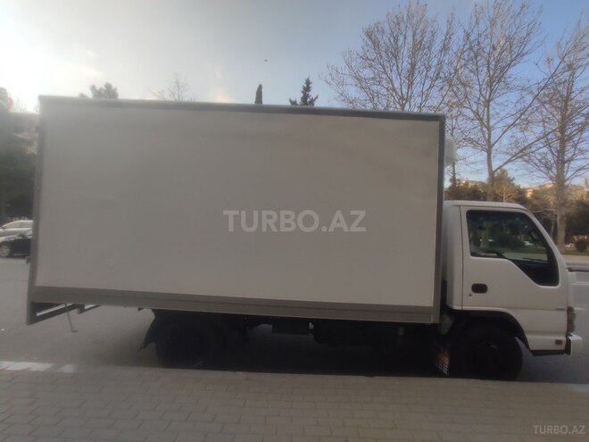 Isuzu NPR-5