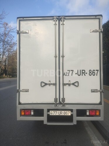 Isuzu NPR-2