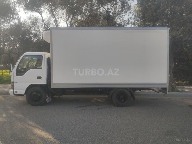 Isuzu NPR-7