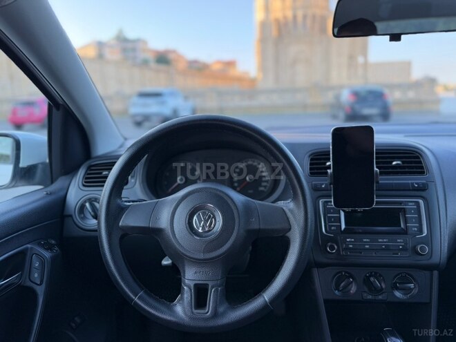 Volkswagen Polo-12