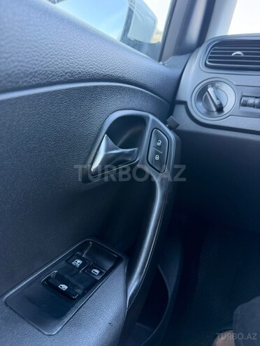 Volkswagen Polo-13