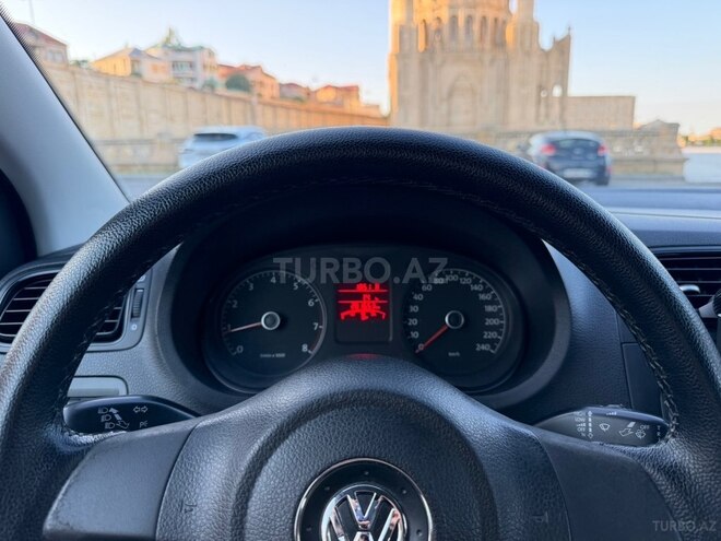 Volkswagen Polo-15