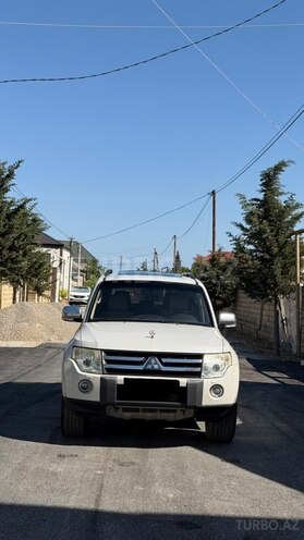 Mitsubishi Pajero-1