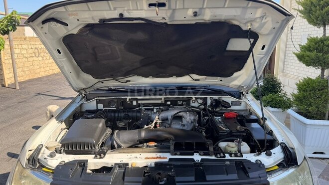 Mitsubishi Pajero-9