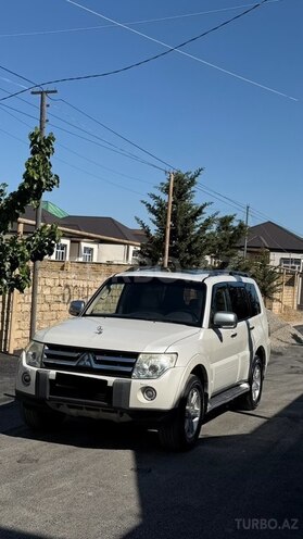 Mitsubishi Pajero-4