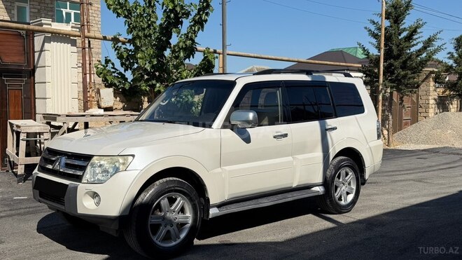 Mitsubishi Pajero-5