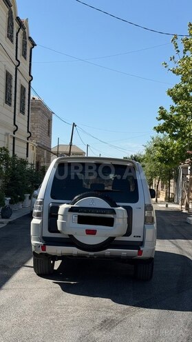 Mitsubishi Pajero-7