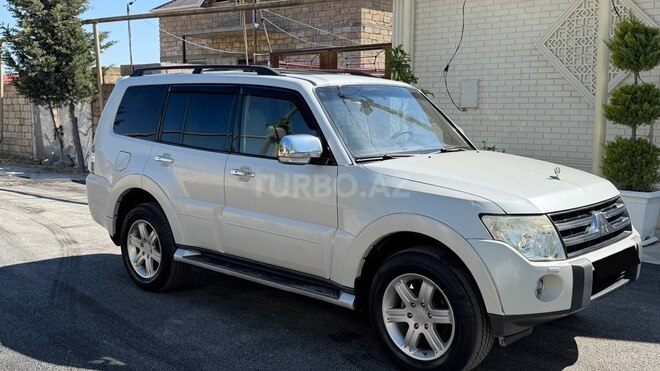 Mitsubishi Pajero-3