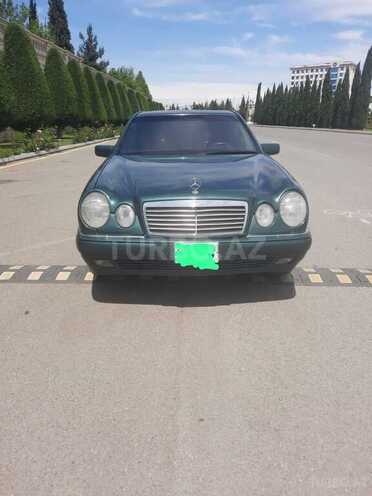 Mercedes E 290-1