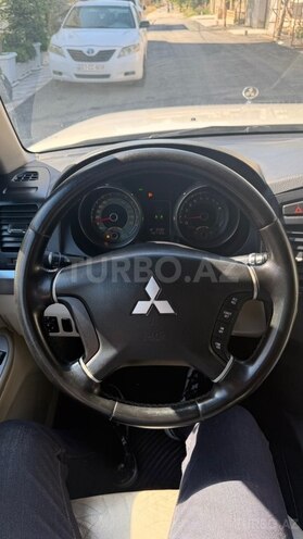 Mitsubishi Pajero-13
