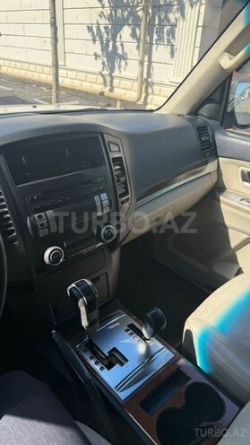 Mitsubishi Pajero-12