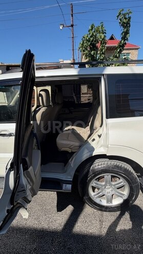 Mitsubishi Pajero-11