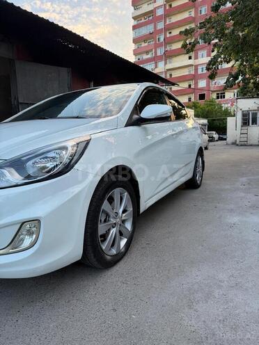Hyundai Accent-2
