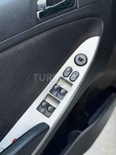 Hyundai Accent-6
