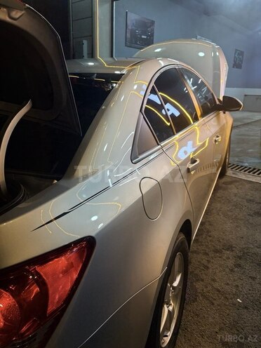 Chevrolet Cruze-12