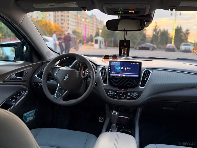 Chevrolet Malibu-5
