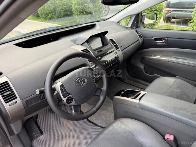 Toyota Prius-8