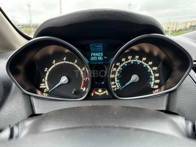 Ford Fiesta-11