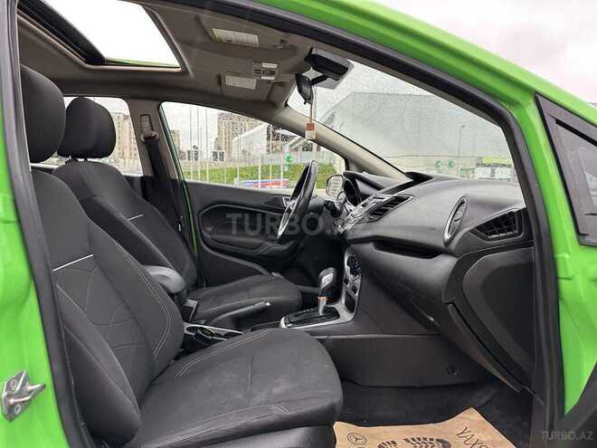 Ford Fiesta-12