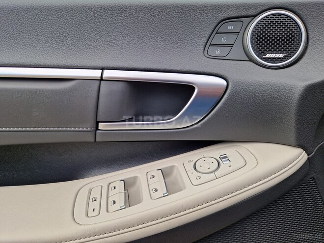 Hyundai Sonata-16