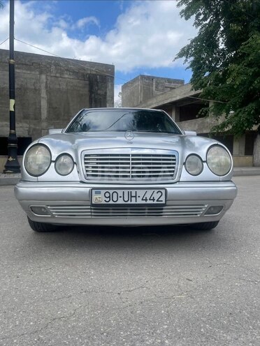 Mercedes E 230-1