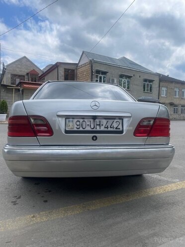 Mercedes E 230-3
