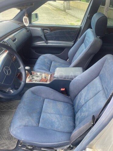 Mercedes E 230-9