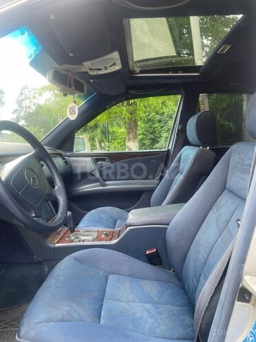 Mercedes E 230-10